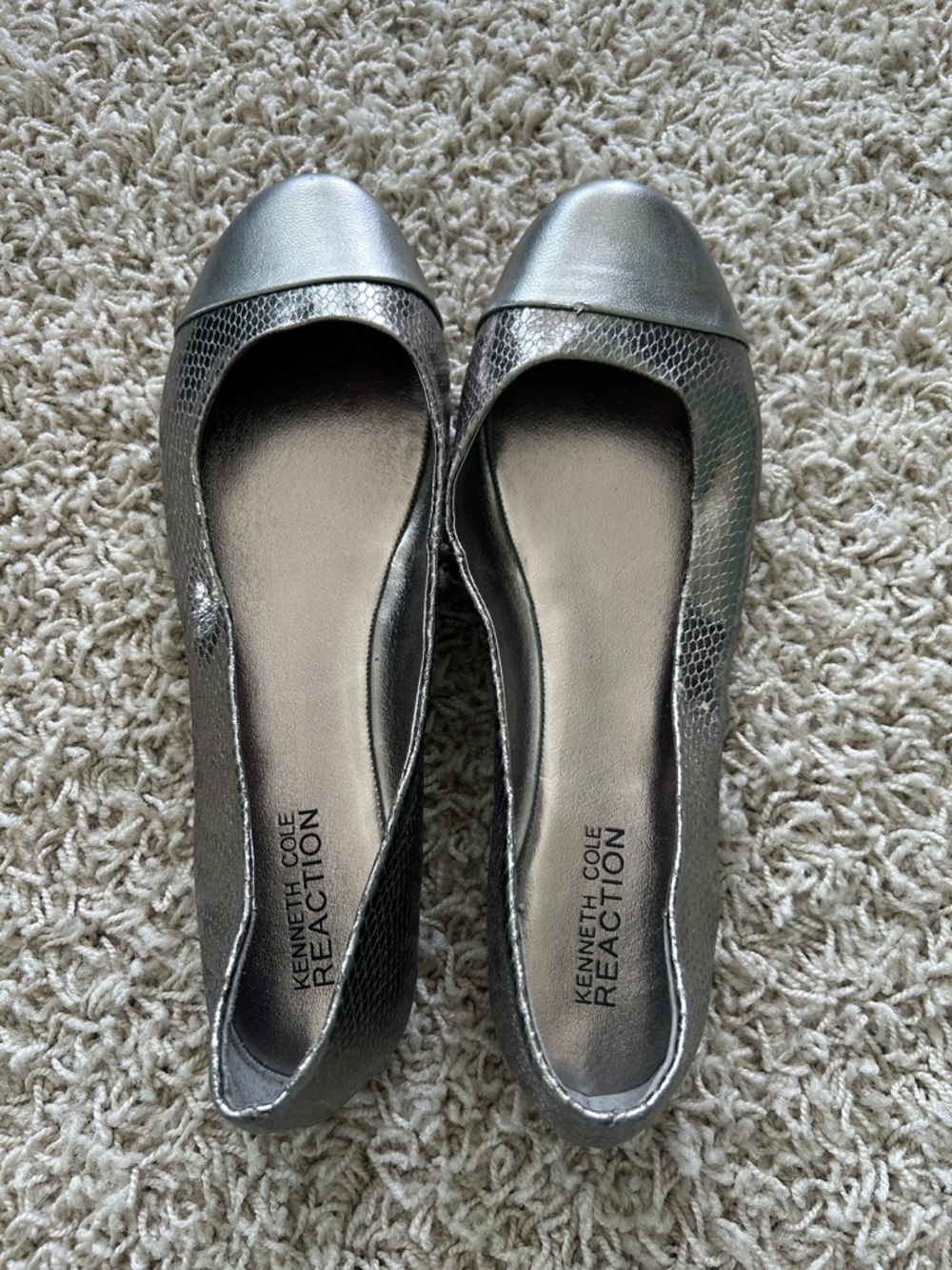 Kenneth Cole Reaction Womens Size 9.5 Silver Ballet Flats